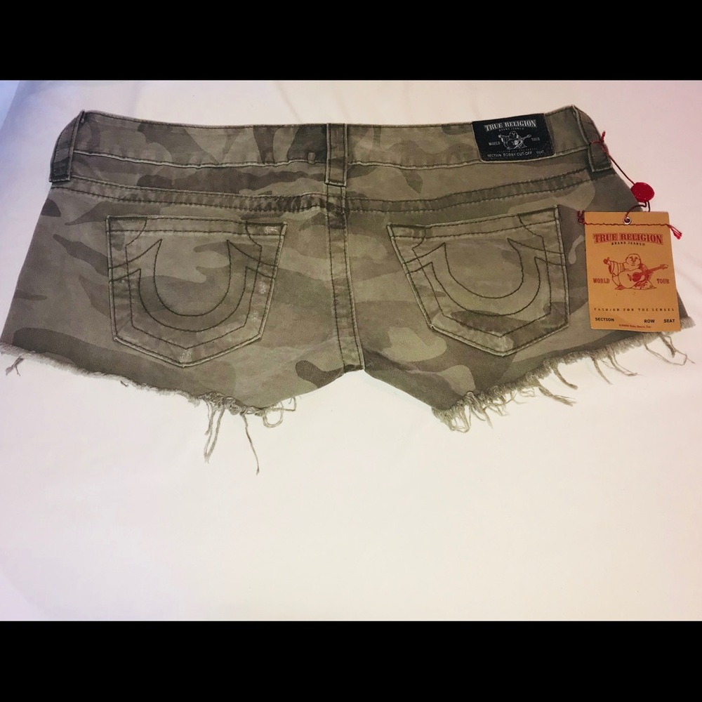 New True Religion Size:  32 Green Camo Shorts
